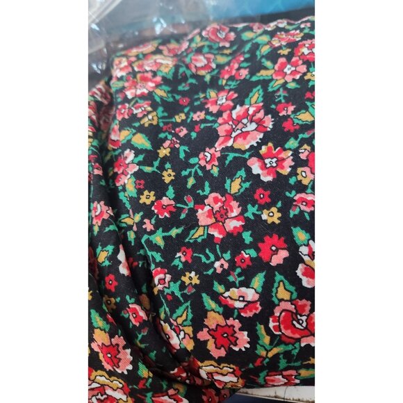 Material Red Pink and White Flowers Greenery  48 x 36 Cotton Craft Quilting Dres - Picture 3 of 5